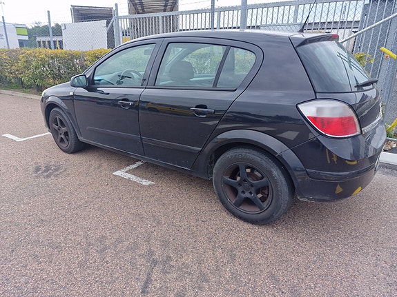 Opel Astra 4 of 5