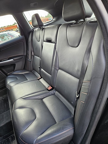 Volvo XC60 11 of 13