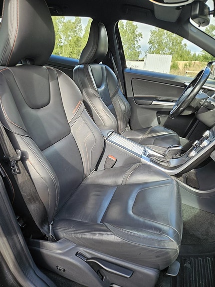 Volvo XC60 10 of 13