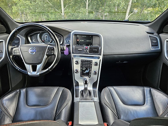 Volvo XC60 8 of 13