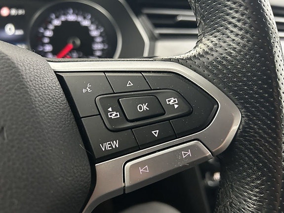 Volkswagen Passat 19 of 21