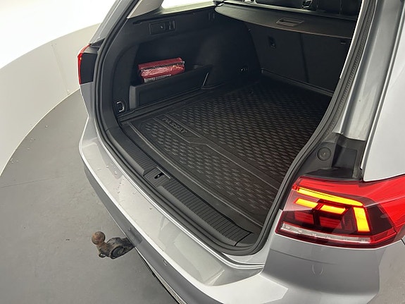 Volkswagen Passat 11 of 21