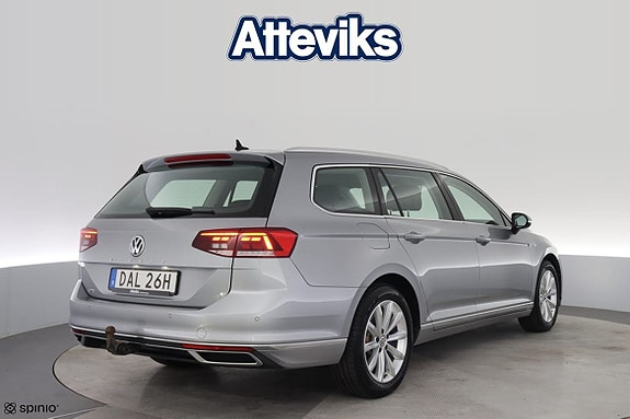 Volkswagen Passat 3 of 21