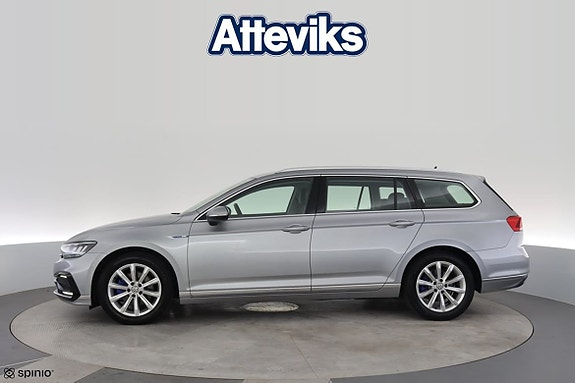 Volkswagen Passat 7 of 21