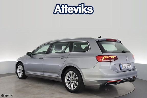 Volkswagen Passat 5 of 21