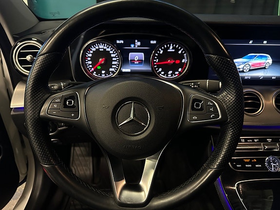 Mercedes-Benz E200 14 of 28