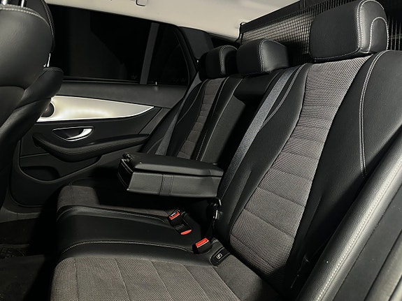 Mercedes-Benz E200 11 of 28