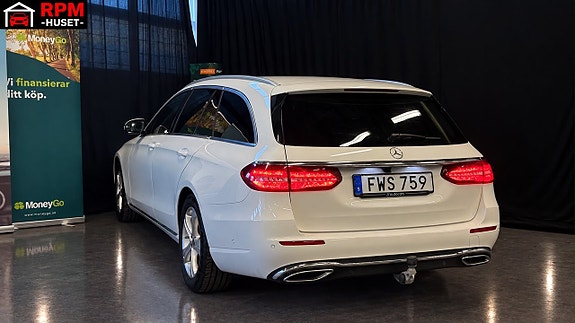 Mercedes-Benz E200 5 of 28