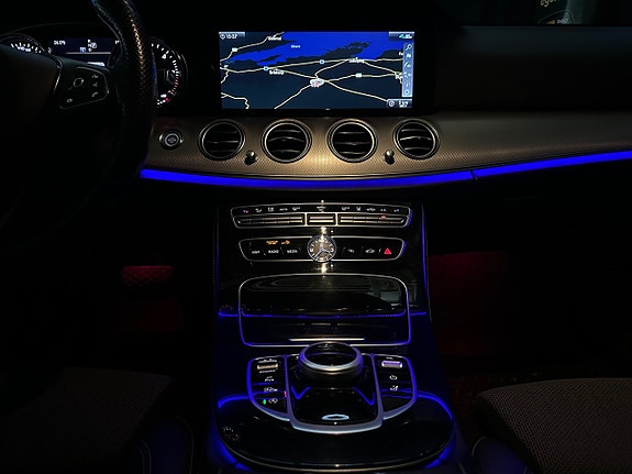 Mercedes-Benz E200 22 of 28
