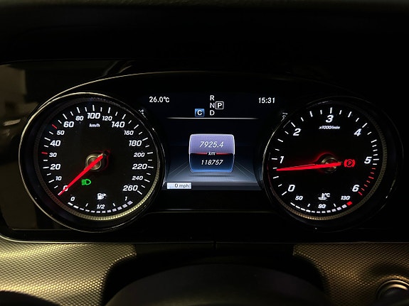 Mercedes-Benz E200 18 of 28
