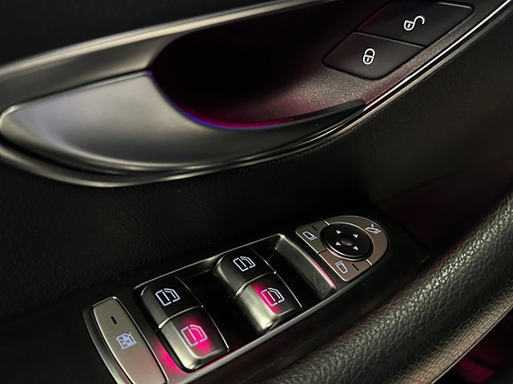 Mercedes-Benz E200 26 of 28