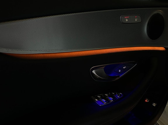 Mercedes-Benz E200 27 of 28