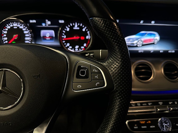 Mercedes-Benz E200 16 of 28