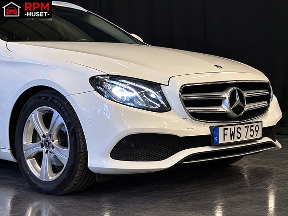 Mercedes-Benz E200 3 of 28