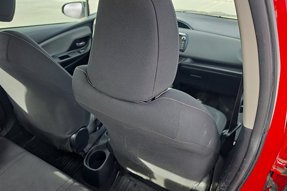 Toyota Yaris 9 of 10