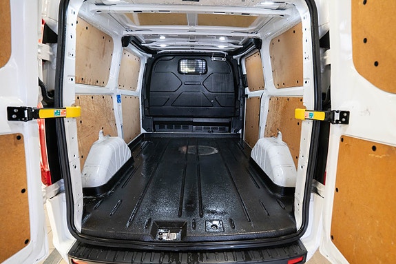 Ford Transit Custom 10 of 17