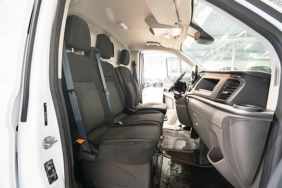 Ford Transit Custom 15 of 17