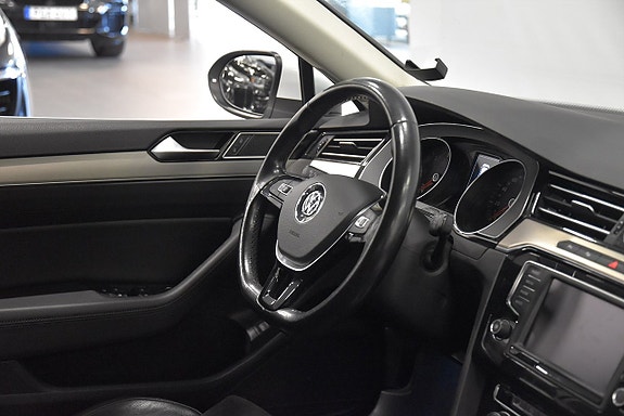 Volkswagen Passat 8 of 19