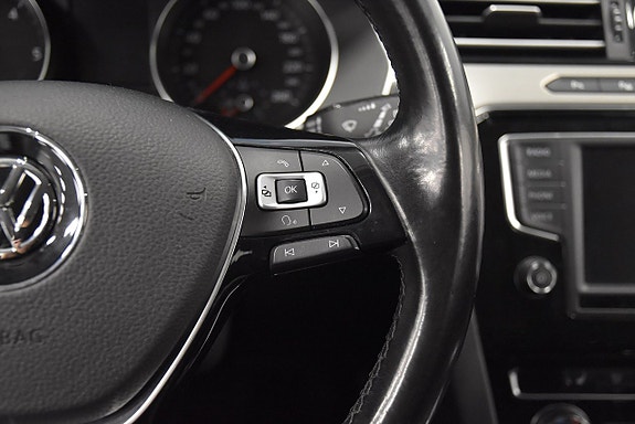 Volkswagen Passat 11 of 19