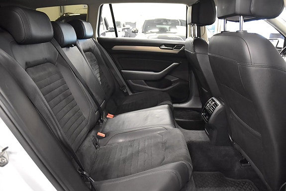 Volkswagen Passat 13 of 19