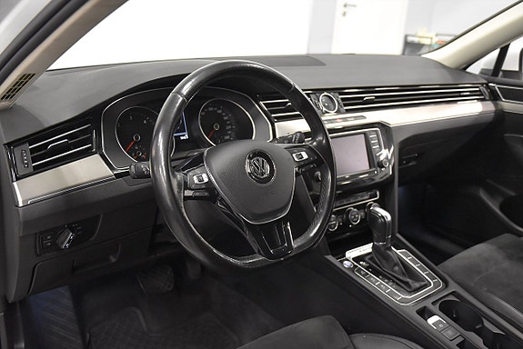 Volkswagen Passat 9 of 19