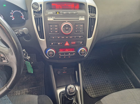 Kia Ceed 10 of 17