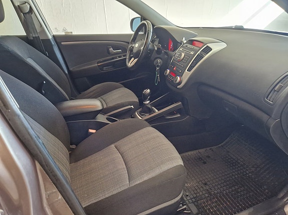 Kia Ceed 6 of 17