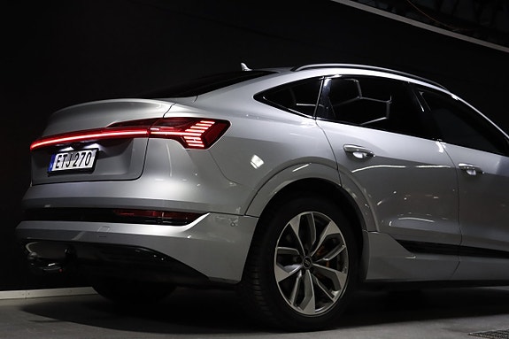 Audi e-tron Sportback 10 of 30