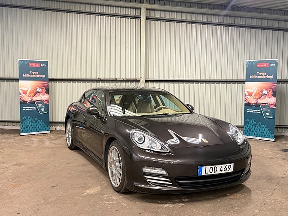 Porsche Panamera 4 2 of 23