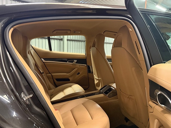Porsche Panamera 4 17 of 23