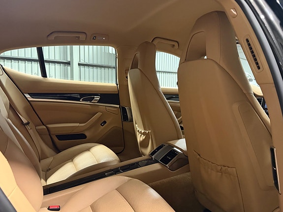 Porsche Panamera 4 18 of 23