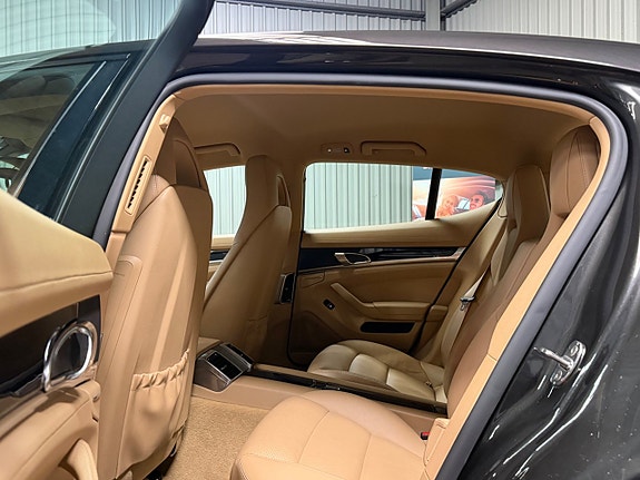 Porsche Panamera 4 19 of 23