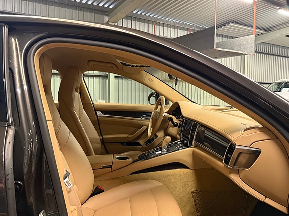 Porsche Panamera 4 13 of 23