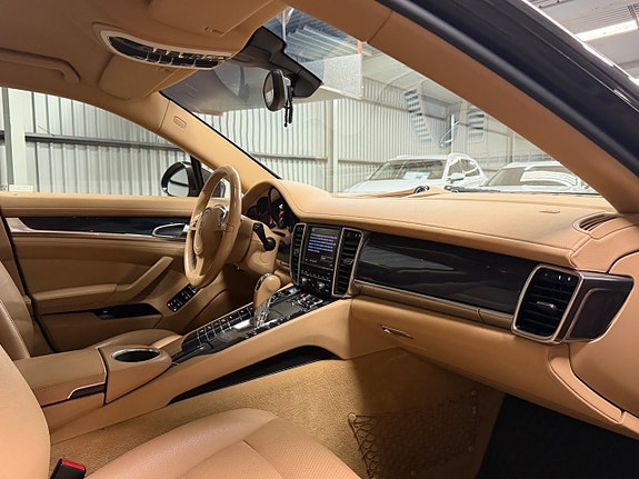 Porsche Panamera 4 14 of 23