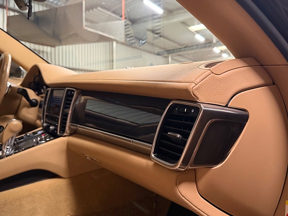 Porsche Panamera 4 16 of 23