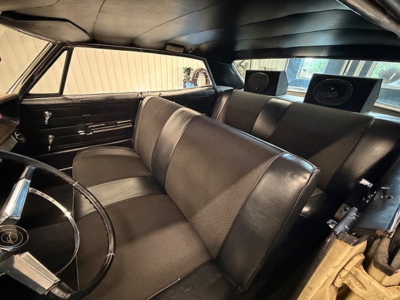 Chevrolet Impala 7 of 13