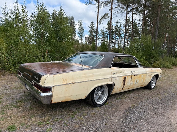 Chevrolet Impala 11 of 13