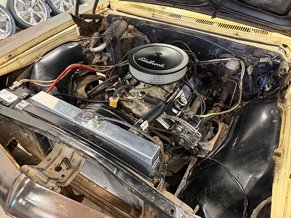 Chevrolet Impala 9 of 13
