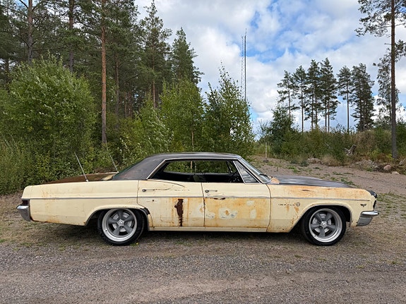 Chevrolet Impala 12 of 13