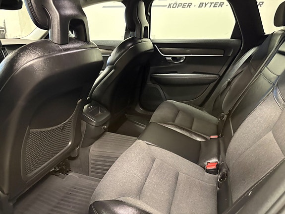 Volvo V90 Cross Country 12 of 13