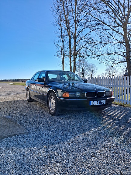 BMW 740i 2 of 5