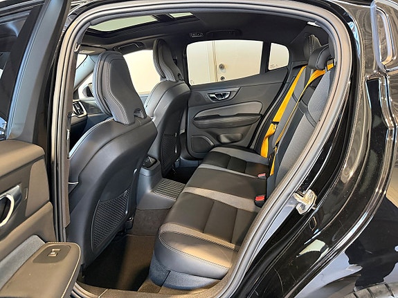 Volvo S60 19 of 25