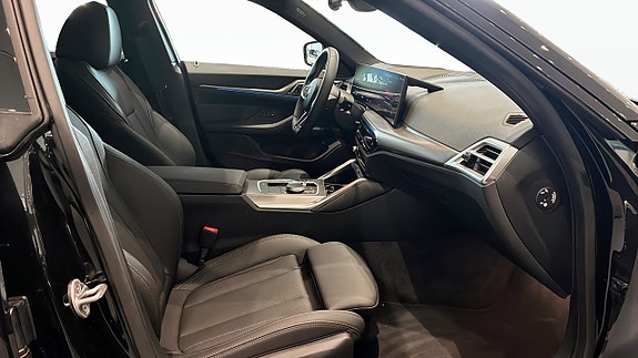 BMW i4 3 of 9