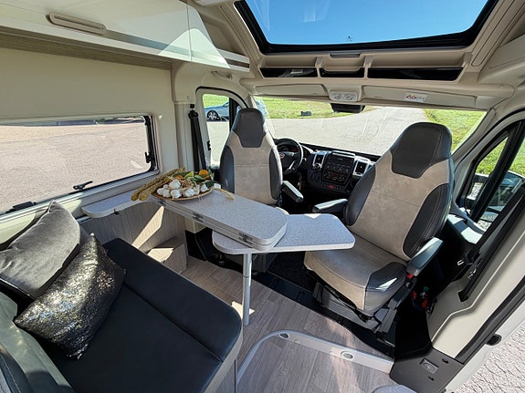 Chausson *5.99m*9-växlad automat*160hk*Dieselvärme*Solcell*Lithiumbatteri 4 of 24