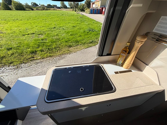 Chausson *5.99m*9-växlad automat*160hk*Dieselvärme*Solcell*Lithiumbatteri 8 of 24