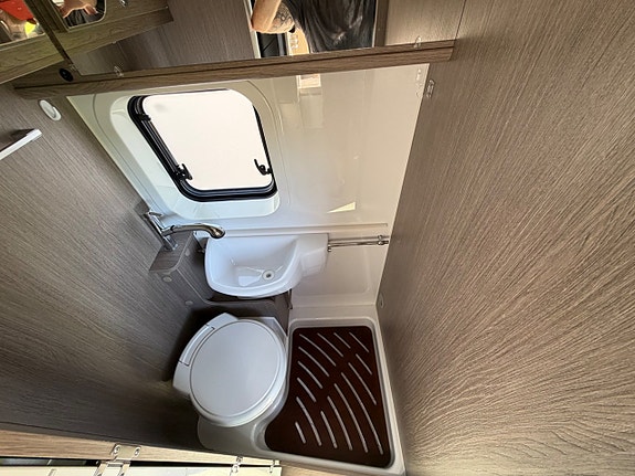 Chausson *5.99m*9-växlad automat*160hk*Dieselvärme*Solcell*Lithiumbatteri 15 of 24