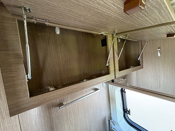 Chausson *5.99m*9-växlad automat*160hk*Dieselvärme*Solcell*Lithiumbatteri 16 of 24