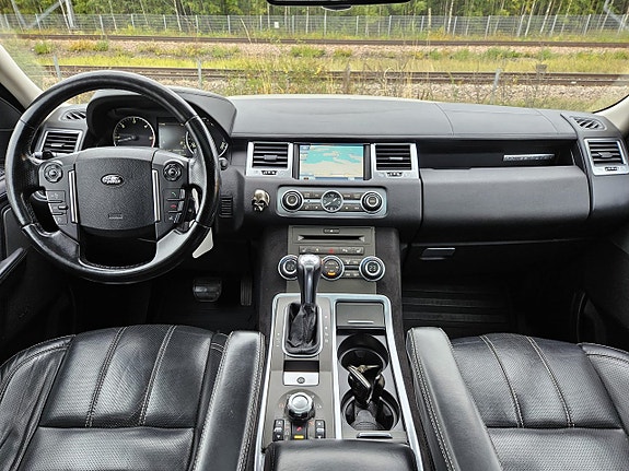 Land Rover Range Rover Sport 8 of 15