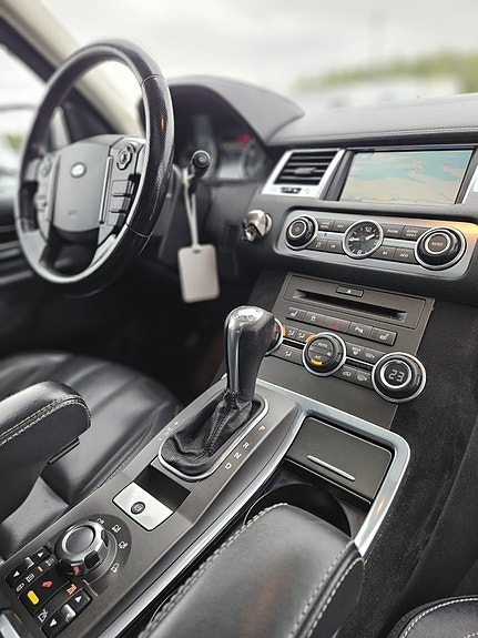 Land Rover Range Rover Sport 7 of 15