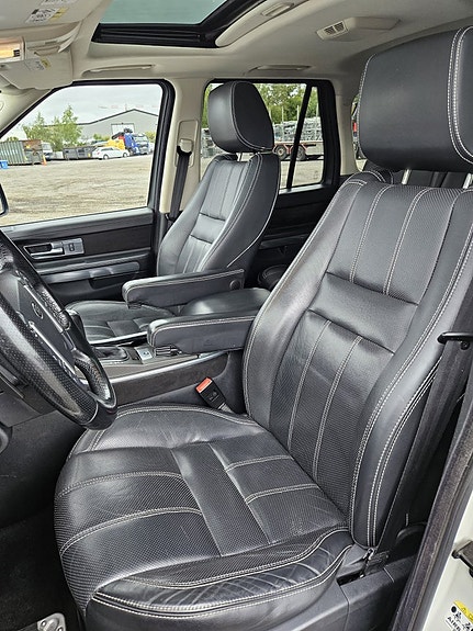 Land Rover Range Rover Sport 9 of 15